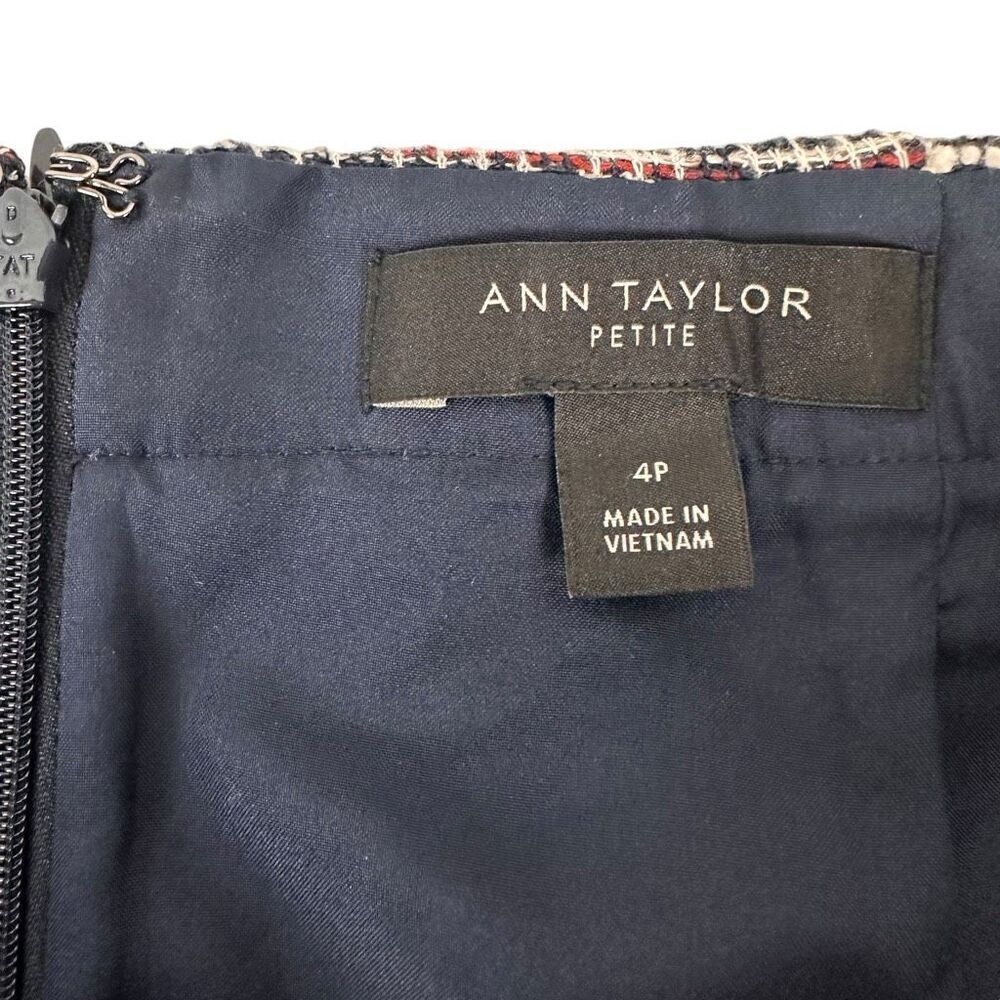 Ann Taylor Tweed Paneled Flared Skirt Size 4P - Picture 4 of 6